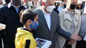 Bakan Pakdemirli ve Binali Yıldırım tsunami vuran mahalleyi ziyaret etti