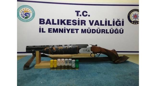 Balıkesir'de polis 90 aranan şahıs ve 40 silah yakaladı