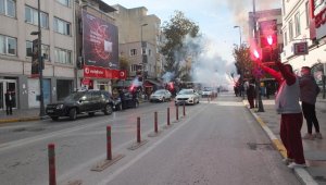 Bandırmaspor taraftarından meşale şov