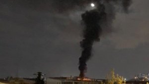 Başkent'te oto aksesuar dükkanının çatısı yandı