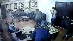 Belediyedeki silahlı saldırı kamerada