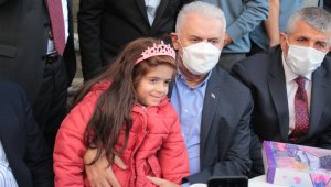 Binali Yıldırım, taziye ziyaretinde dua okudu