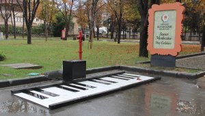 Bu ezginin piyanisti 'yağmur'