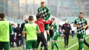 Burak Kapacak'ın Karşıyaka maçında oynaması zor