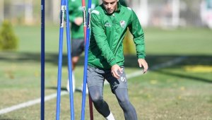 Bursaspor, Karşıyaka maçı hazırlıklarına Vakıfköy'de devam ediyor
