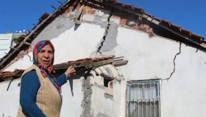 Çeyrek asır önce doldurulan arıklar üzerine yapılan evlerde diken üzerinde hayatlar