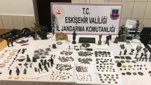 Define avcıları çok sayıda tarihi eserle jandarmaya yakalandı