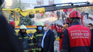 Denizli Büyükşehir Belediye Başkanı Zolan, İzmir'de deprem bölgesinde