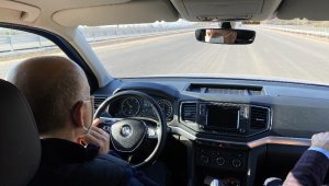 Direksiyonun başına geçen Bakan Karaismailoğlu, Kuzey Marmara Otoyolu'nu test etti