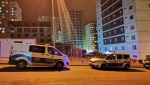 Evinde tabancayla başından vurulmuş halde buldu