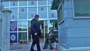 Genç kadın 'gasp edildim' dedi, gerçek güvenlik kamerasında ortaya çıktı