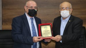 Hayırsever iş adamları ve esnafa plaket