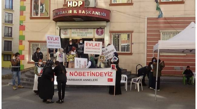 HDP önündeki ailelerin nöbeti kararlılıkla devam ediyor