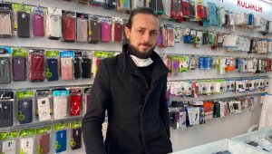 Hırsızlar ne yaptıysa camı kırıp iş yerine giremedi