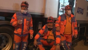 İzmir'de depremin yorulmak bilmeyen kahramanları