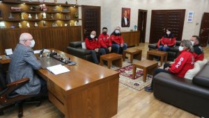 İzmir'den dönen DAK ekibi Başkan Kurt'u ziyaret etti