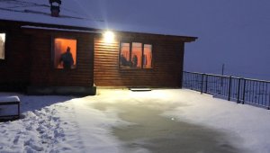 Kar yağışı Rize'nin yaylalarını beyaza bürüdü