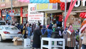 Karabük'te mağaza açılışında korona tehlikesini yok saydılar