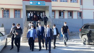Kaymakam Dinç ve Başkan Ensari'den okul ziyareti