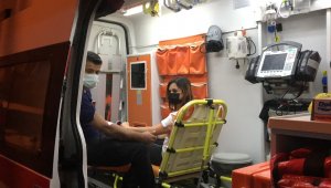 Kısıtlamada otomobili vermeyen abisini ve yengesini bıçakladı
