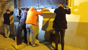 Kısıtlamada polisten kaçan şüphelinin çorabından uyuşturucu madde çıktı