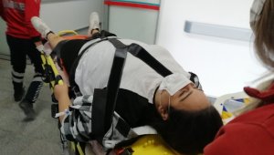 Kontrolden çıkıp takla atan otomobilde 5 kişi yaralandı