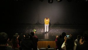 Latife Tekin'in 'Sevgili Arsız Ölüm' romanı sahnelendi