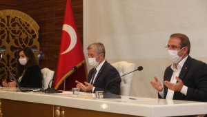 Meclis toplantısında depremzedeler için dua