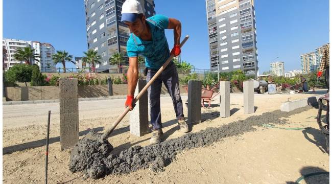 Mersin'de yeni asfalt ve kaldırım çalışmaları sürüyor