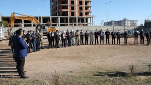 Midyat'ta hayırsever iş adamının yapacağı kütüphanenin ilk kazması vuruldu