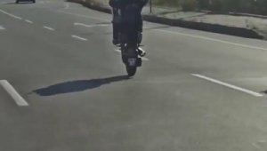 Motosiklet üzerinde tehlikeli hareketler