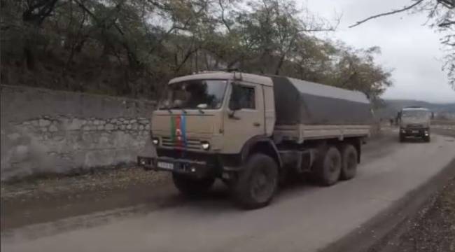 Rus Barış Gücü askerleri Dağlık Karabağ'da Azerbaycan'ın konvoyuna eşlik etti