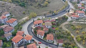 Safranbolu'da Tarihi Çarşı bölgesine sıcak asfalt seriliyor
