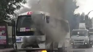 Seyir halindeki halk otobüsü yandı