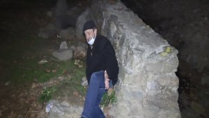 Sokağa çıkma kısıtlamasını ormanda geçirmeye karar verince başına gelmeyen kalmadı