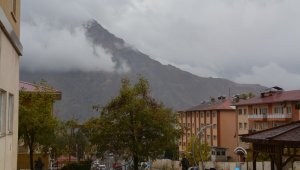 Sümbül Dağı'na kar yağdı