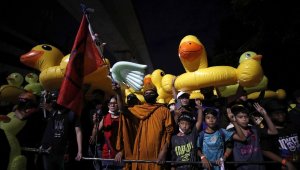 Tayland'da monarşi karşıtları yeniden sokaklarda