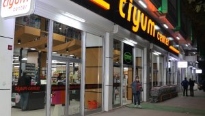 Tiyum Van'a renk kattı