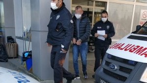 Trafikte aracıyla dehşet saçtı: 1'i polis 2 yaralı