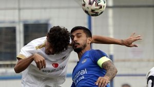 Tuzla'da sosyal mesafeli maç keyfi