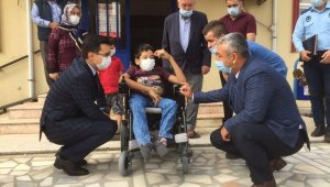 Umut tekerlekli sandalyesine kavuştu