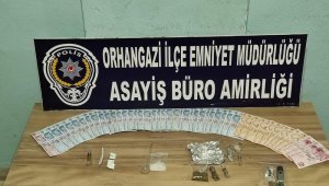 Uyuşturucu ticareti yapan 2 kişi tutuklandı
