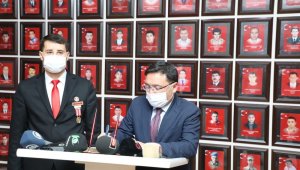 Vali Çiçek: "Şehit aileleri ve gazilerimizin emrindeyiz"