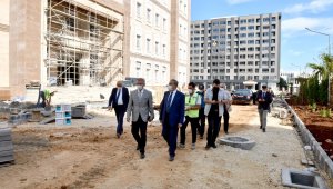 Vali Su, Mezitli Hükümet Konağı inşaatında incelemelerde bulundu