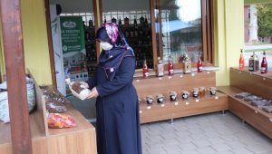 Yöresel ürünler bu pazarda alıcı bulunuyor