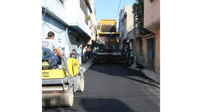 Yüreğir'de asfalt çalışmaları devam ediyor