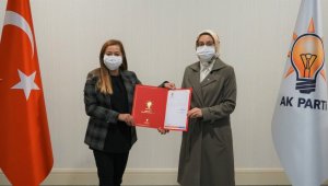 Zelal Sara Kars AK Parti kadın Kolları Başkanlığı'na atandı