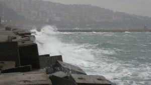 Zonguldak'ta yağmur ve rüzgar etkili oldu