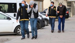 1 lira 75 kuruşluk kapkaça 2 tutuklama