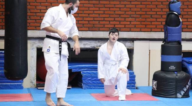 14 yaşındaki down sendromlu Berkay'ın spor aşkı hiç bitmiyor